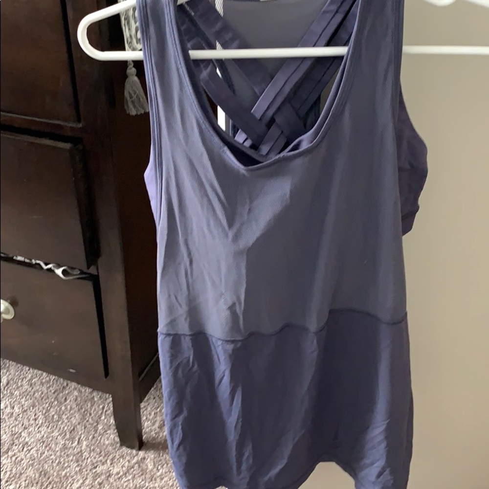 Lululemon workout shirt